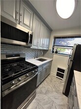 25 Shady Glen Ct in New Rochelle, NY - Foto de edificio - Building Photo