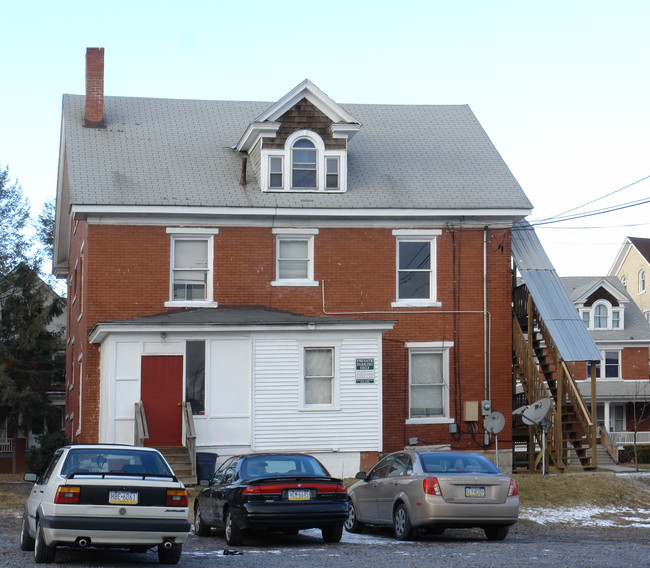 522 W College Ave in State College, PA - Building Photo - Building Photo