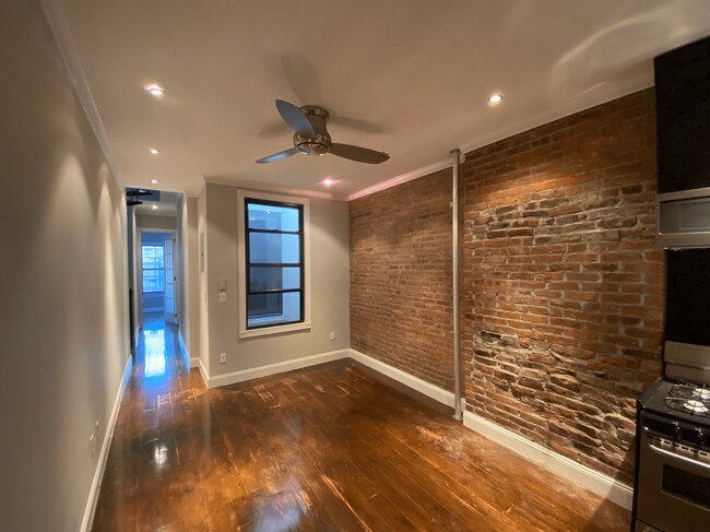 436 W 52nd St, Unit APT 6C in New York, NY - Foto de edificio - Building Photo