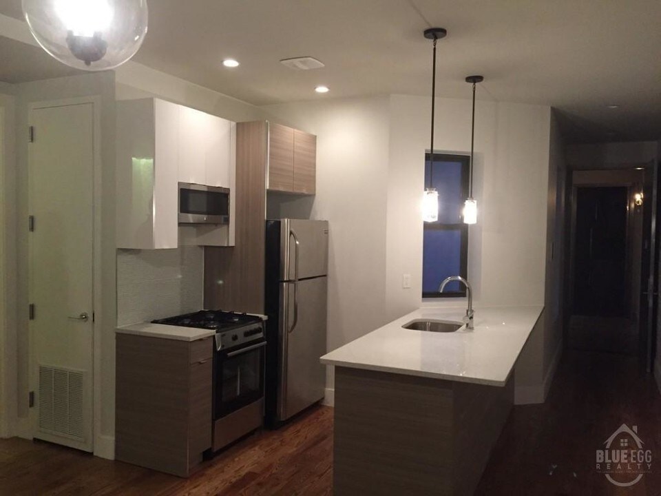 100 Rogers Ave in Brooklyn, NY - Building Photo