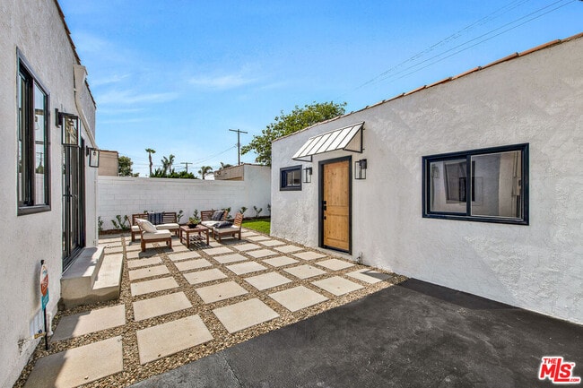 4313 W 59th St in Los Angeles, CA - Building Photo - Building Photo