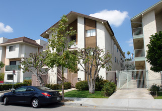 1043 Justin Ave in Glendale, CA - Foto de edificio - Building Photo