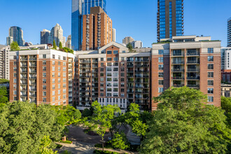 Park Newberry in Chicago, IL - Building Photo - Building Photo