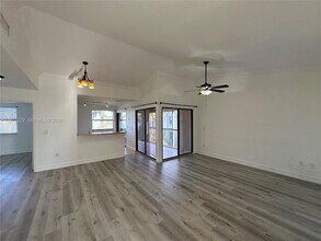 1533 S Liberty Ave, Unit 1533A in Homestead, FL - Foto de edificio - Building Photo