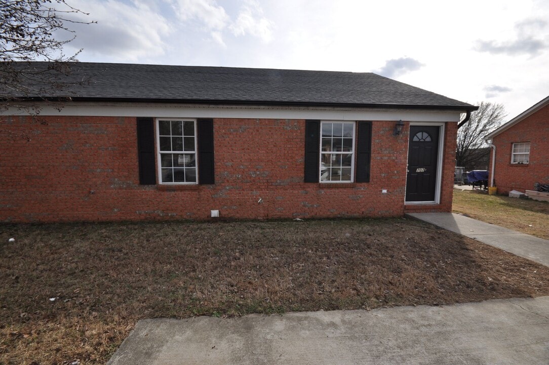 707 Bagwell Ct in Murray, KY - Building Photo