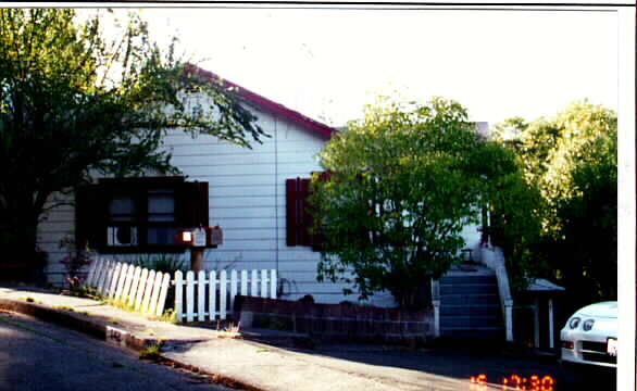 144 Bungalow Ave in San Rafael, CA - Foto de edificio