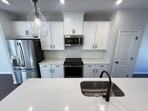 1420 Creekside Cir NW in Atlanta, GA - Foto de edificio - Building Photo