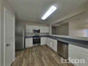 10410 W Pioneer St in Tolleson, AZ - Foto de edificio - Building Photo