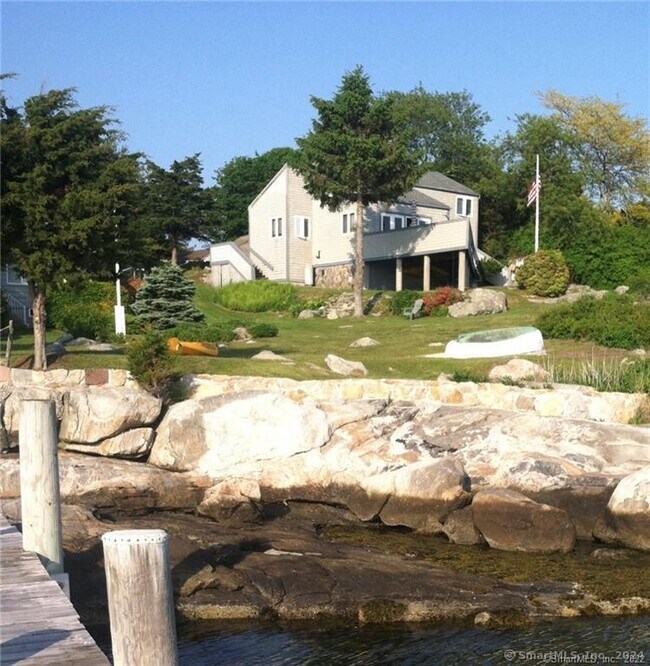 24 Nauyaug Point Rd in Stonington, CT - Building Photo - Building Photo