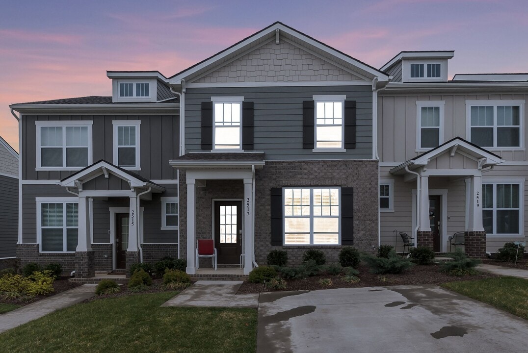2517 Drumwright Wy in Columbia, TN - Foto de edificio