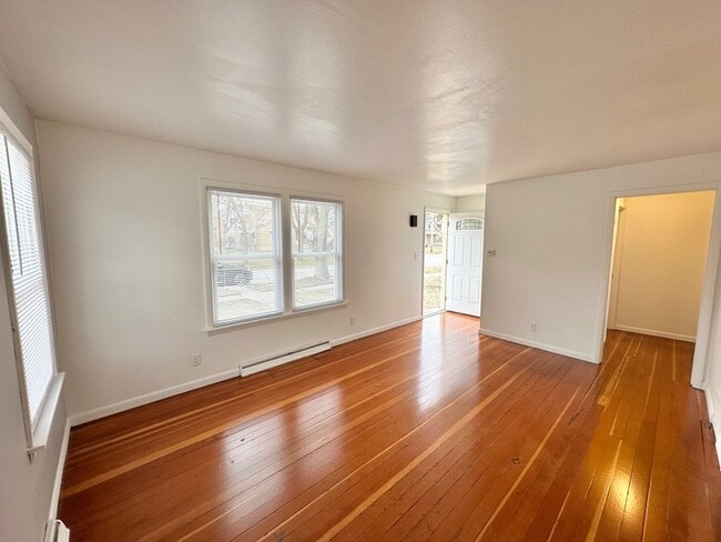 858 Clay St in Woodstock, IL - Building Photo - Building Photo