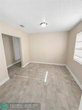 3045 NW 68th St in Miami, FL - Building Photo - Building Photo