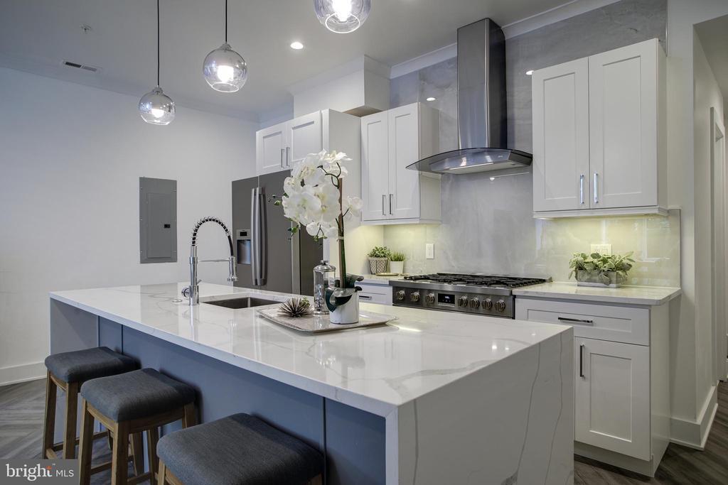2429 Ontario Rd NW in Washington, DC - Building Photo