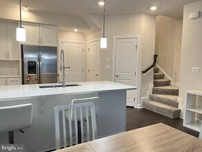 13230 Woodland Park Rd in Herndon, VA - Building Photo - Building Photo