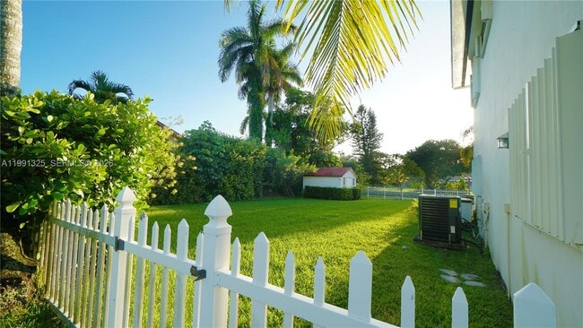 9220 SW 103rd Ave in Miami, FL - Building Photo - Building Photo