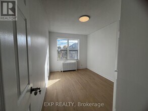 804A St Clair Ave W in Toronto, ON - Building Photo - Building Photo