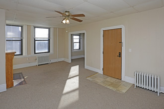 Greysolon Apartments in Duluth, MN - Building Photo - Interior Photo