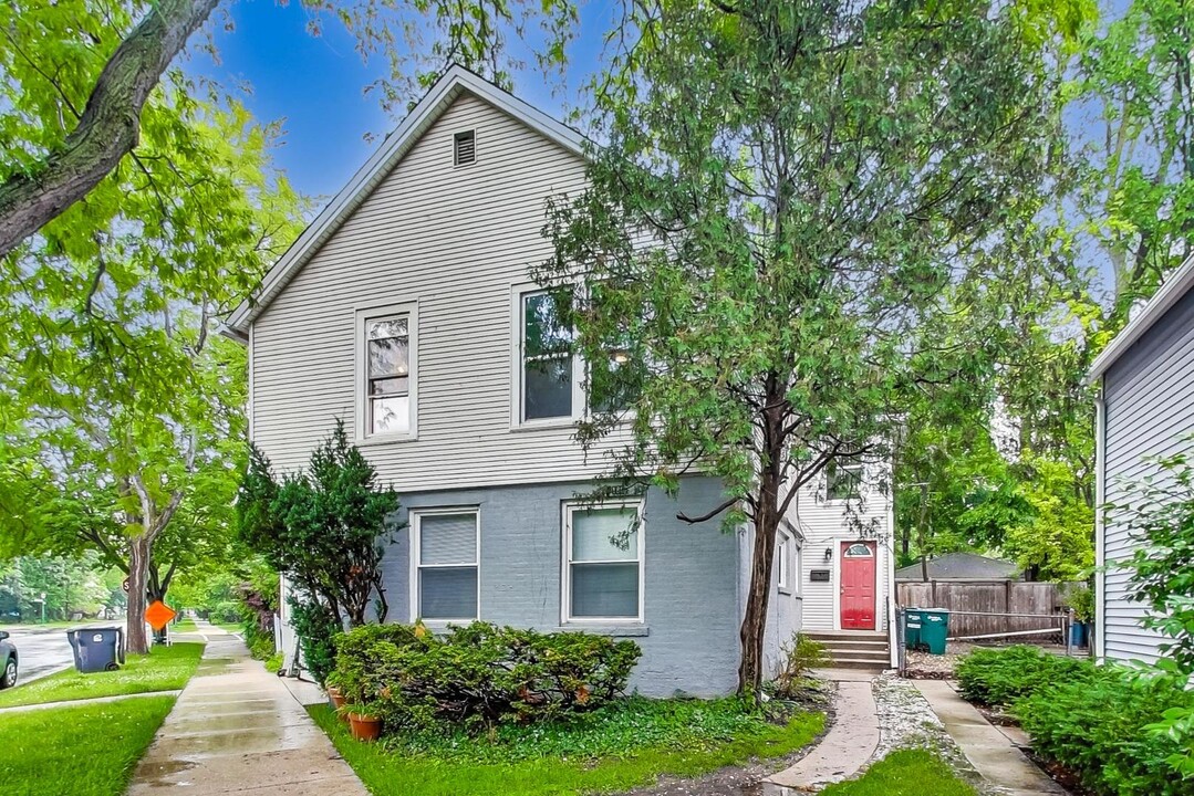 180 Prairie Ave in Wilmette, IL - Building Photo