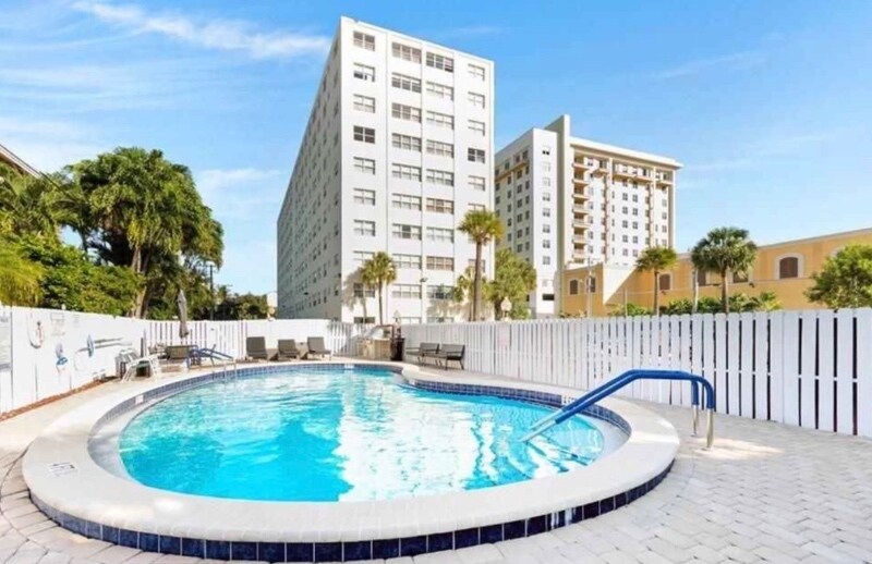 2555 NE 11th St in Fort Lauderdale, FL - Building Photo