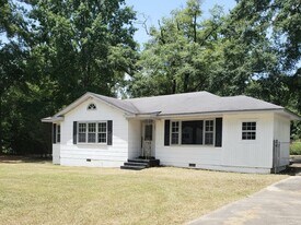 1007 W Moore St in Dublin, GA - Building Photo