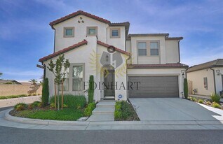 1439 E Via Albero Dr in Fresno, CA - Building Photo