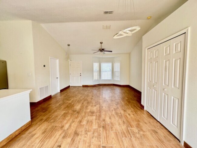 1840 Montecito Ave in Deltona, FL - Building Photo - Building Photo