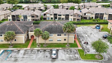 9964 Twin Lakes Dr in Coral Springs, FL - Building Photo - Building Photo