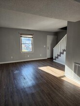 105 Helen St, Unit B in Tullahoma, TN - Foto de edificio - Building Photo