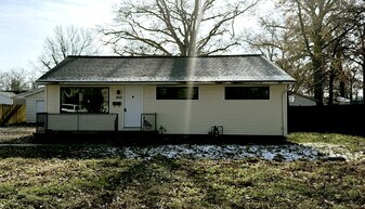 2101 Cass Ave in Evansville, IN - Building Photo