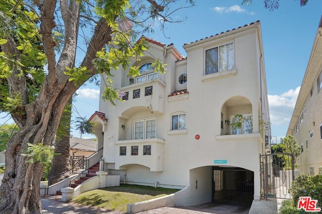 1751 Barry Ave in Los Angeles, CA - Building Photo - Building Photo