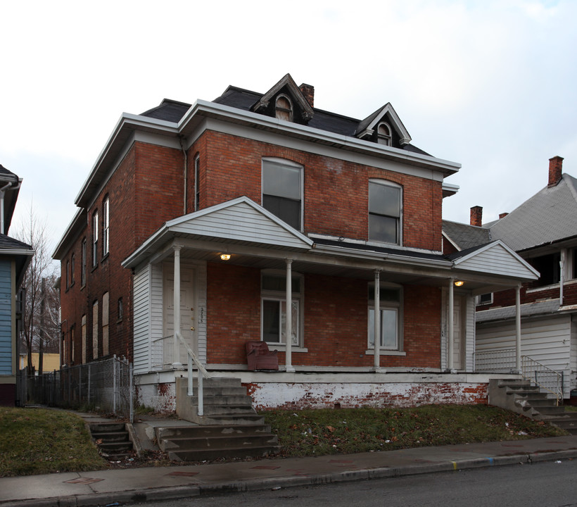 2207 Lagrange St in Toledo, OH - Building Photo