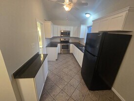 625 County St, Unit 2R in Taunton, MA - Building Photo