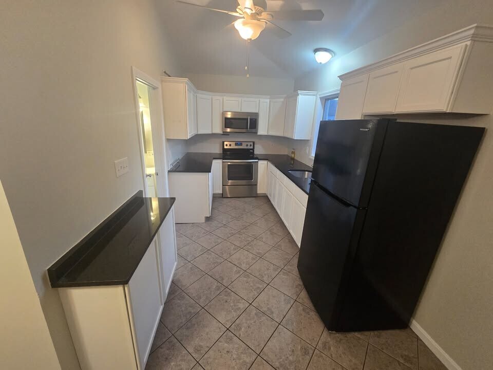 625 County St, Unit 2R in Taunton, MA - Building Photo