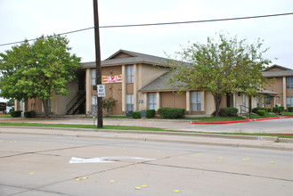 Lakeview Village in Garland, TX - Building Photo - Building Photo