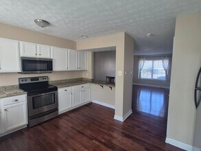 1207 Weybridge Rd in Columbus, OH - Foto de edificio - Building Photo