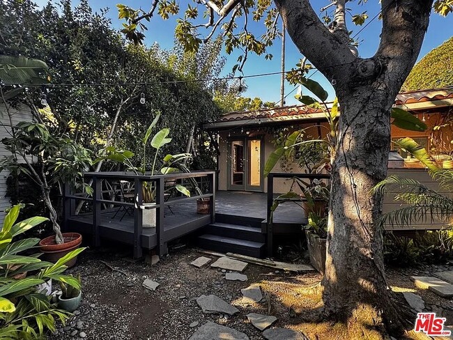 8924 Ashcroft Ave in West Hollywood, CA - Building Photo - Building Photo