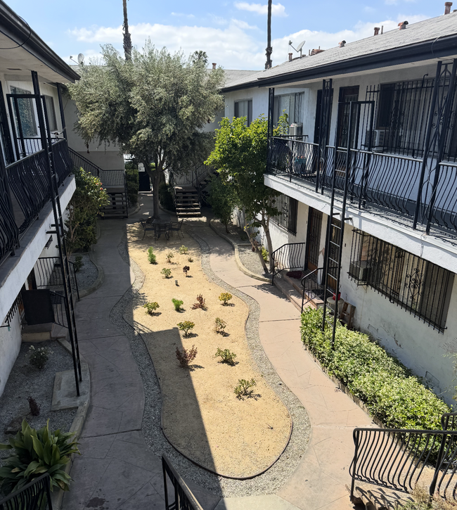 902 Cedar Ave, Unit 922-8 in Long Beach, CA - Building Photo - Building Photo