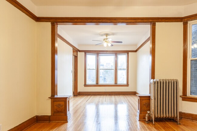 3326 N Clark St, Unit 2
