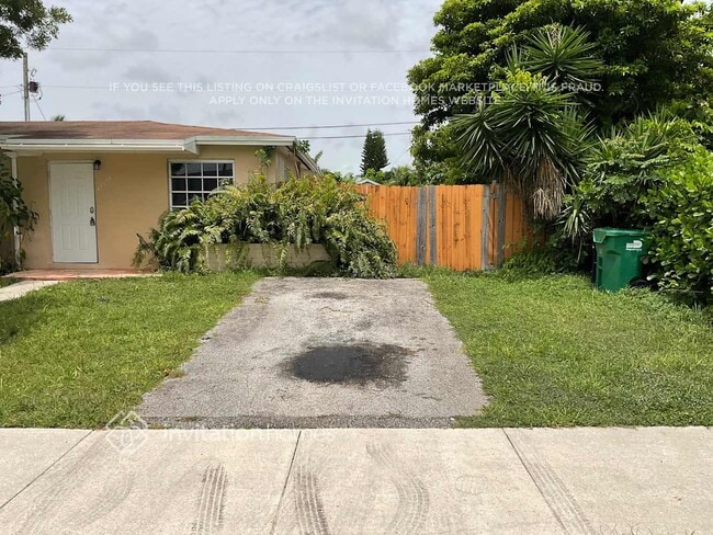 21330 SW 102nd Ave in Cutler Bay, FL - Building Photo - Building Photo