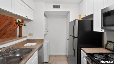 30 E Brown Rd in Mesa, AZ - Foto de edificio - Building Photo