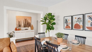 724 S Gramercy Dr in Los Angeles, CA - Building Photo - Building Photo