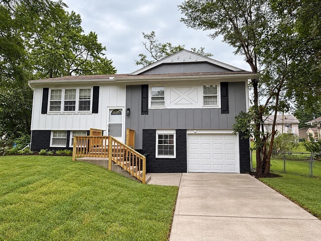 property at 109 NW Walnut St