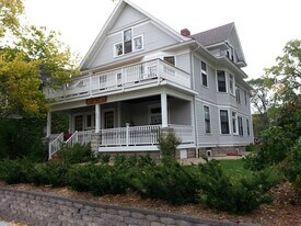 627 Ontario St SE, Unit Lower in Minneapolis, MN - Building Photo