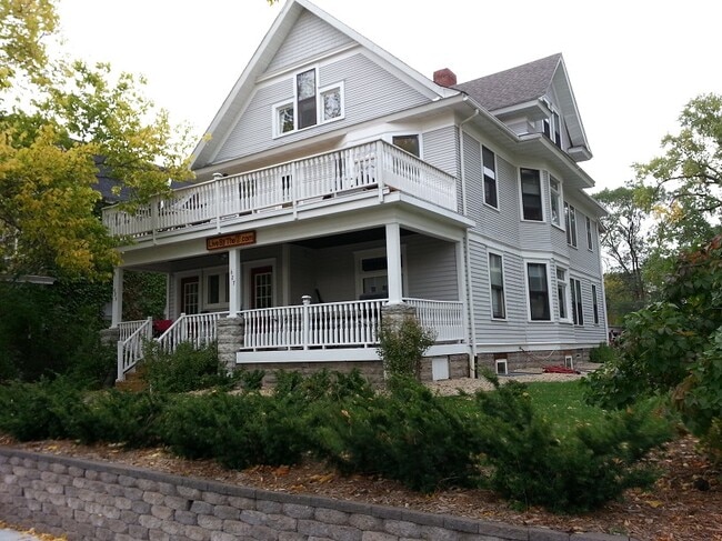 627 Ontario St SE, Unit Lower