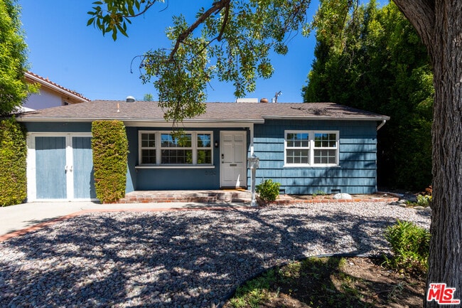 property at 5162 Lindley Ave