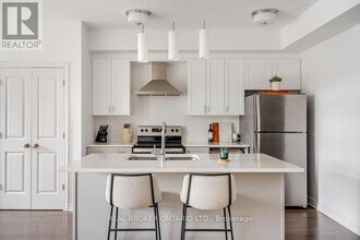 590 Compass St in Ottawa, ON - Building Photo - Building Photo