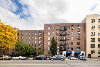 31 Nagle Ave in New York, NY - Foto de edificio - Building Photo