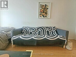 60 Heintzman St in Toronto, ON - Building Photo - Building Photo