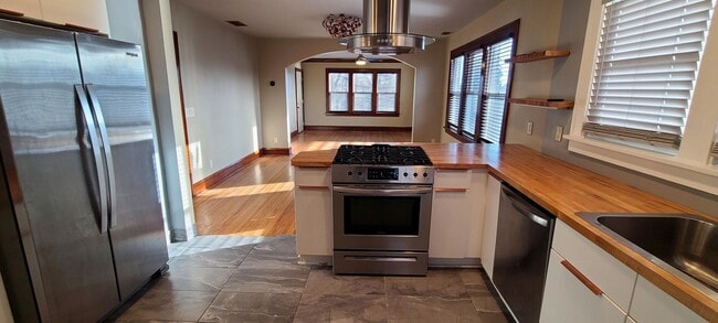 701 Hawthorne Ave E in St. Paul, MN - Building Photo - Building Photo