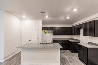 3851 Hollycrest St in Ft. Myers, FL - Building Photo - Building Photo